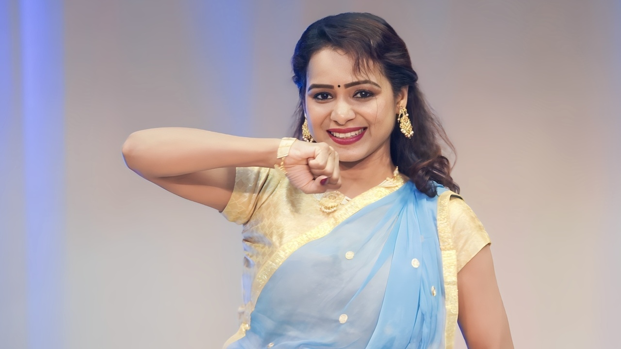 Paromita - Professional Dance Instructor in Tracy Hills, CA - Classical Indian Dance Pose